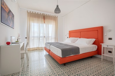 Amalfi Coast, Sorrento, Main Avenue Top Floor Apartment
