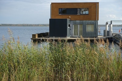 Schwimmendes Ferienhaus auf dem See - Möwe1