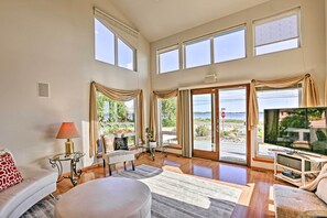 Living Room | Free WiFi | Smart TV | Access to Porch | Mini Split A/C Unit