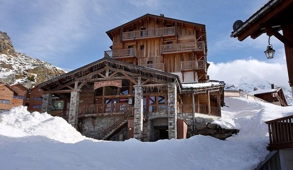 You will love to enjoy a relaxing vacation at this prime destination!