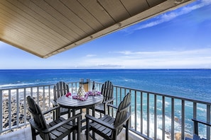 Lanai offers views & outside dining