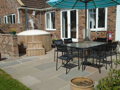 large bungalow near harrogate with hot tub and pool