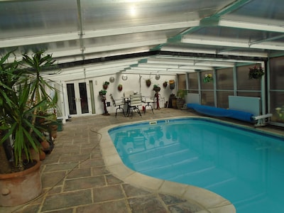 large bungalow near harrogate with hot tub and pool