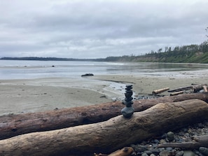 Flo’s beach - 10min drive