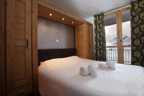 Drift to sleep in the comfortable Double bed in the master bedroom (PLEASE NOTE that the bedrooms may NOT have private balcony/terrace access).