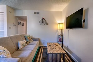 Queen couch and 40” Roku TV