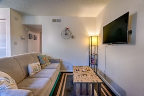 Queen couch and 40” Roku TV