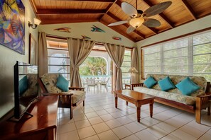 Coral Bay Villas - Living Room