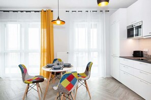 Spacious living room with full equipment. 