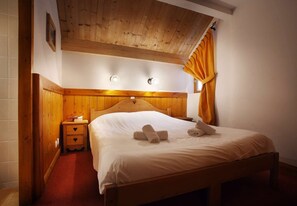 Drift to sleep in the comfortable Double bed in the master bedroom after a wonderful day outside.