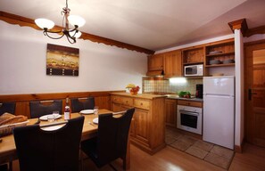 Prepare meals in your kitchenette and enjoy them at the dining table!