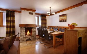 This unit MAY feature a fireplace - please do let us know if you have a preference when booking.