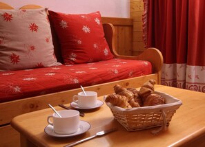 Request the delivery of fresh breads and pastries from the front desk!