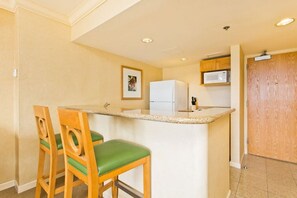 Kitchen breakfast bar