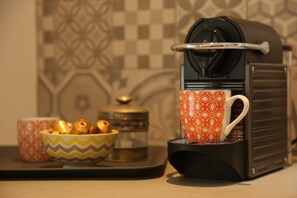 Kaffee und/oder Kaffeemaschine