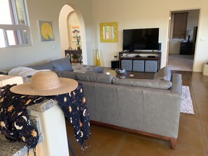 SKY LIGHT: Great Room