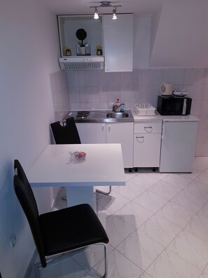 Kitchen and dining table