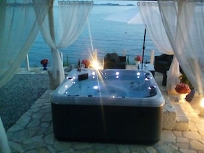 Spa tub