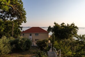 Esterni