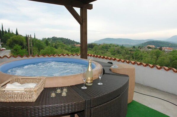Spa tub