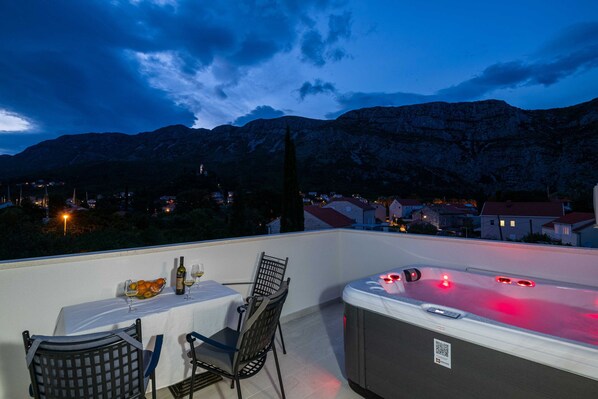 Spa tub