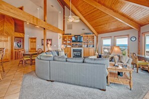 Surf-or-Sound-Realty-Flip-Floppin-901-Great-Room-2