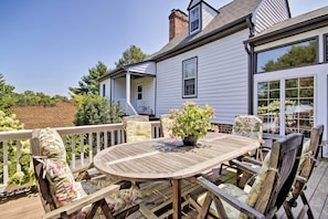 Deck | Outdoor Dining Area