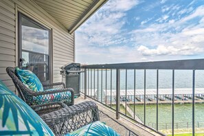 Private Covered Balcony | Gas Grill | Lake Hamilton View