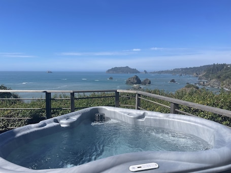 Soak up the romance in this 2 person heart shaped hot tub with a - Soak up the romance in this 2 person heart shaped hot tub with amazing views!