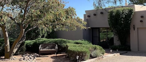 Mi Casa- Acute home nestled  in West Sedona neighborhood.