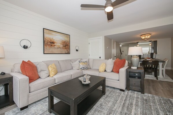 Courtside 42 - Newly renovated and updated. - The Living Room has designer furnishings and wood grain tile flooring.