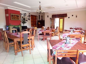 LIGHT & AIRY RESTAURANT MARIMBA.