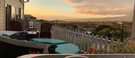 View of Pacific Ocean and Maui