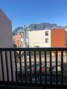 2 BR apartment near the Rocks