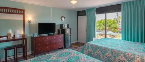 Cozy efficiency with 2 queen beds and lots of extras for a great vacation
