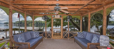 Enjoy our comfy screened in porch. Perfect for relaxing!