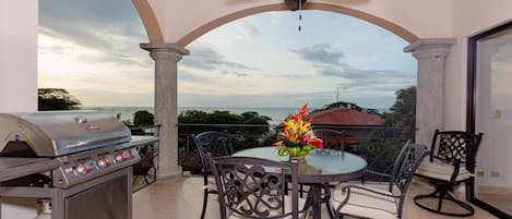 Sunrise 48, a Stunning ocean view penthouse condo in the heart of Tamarindo!