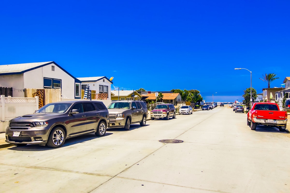 BRIGHTON BEACH COTTAGE – LITERALLY STEPS TO THE SAND