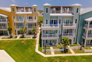 This end unit has better views and more windows than many of the neighbors
