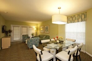 Living room + wide dining area, a perfect place for family getaways!