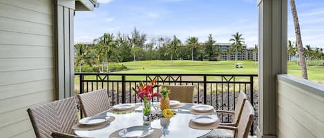 Outdoor Lanai dining for six overlooking the majestic Golf course