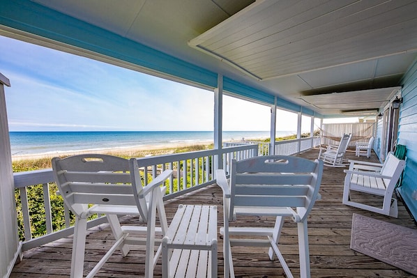 Oceanfront 5 BR Beautiful SFH; Covered Deck Overlooking Atlantic Ocean on NCSOBX