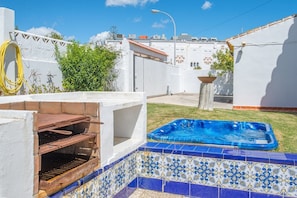 hot tub (jacuzzi) and barbecue