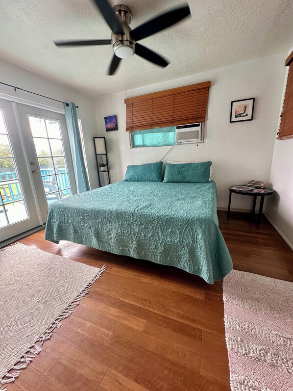 King size bed very comfortable.