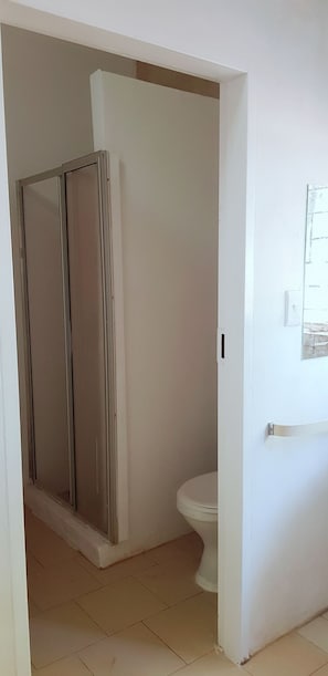 Twin-Bed Room Bathroom