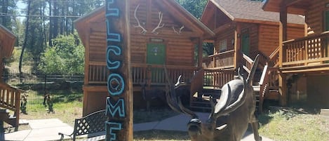 Antler`s Crossing 4: Mountain Cabin welcomes you.