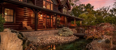 Grand Mountain Getaway Entrance