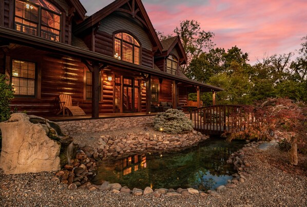 Grand Mountain Getaway Entrance