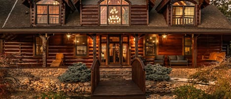 Grand Mountain Getaway Front Entrance