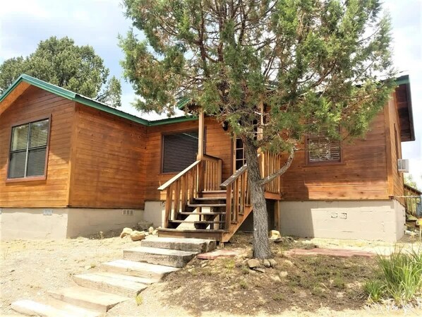 Welcome to Honey Bear Cabin